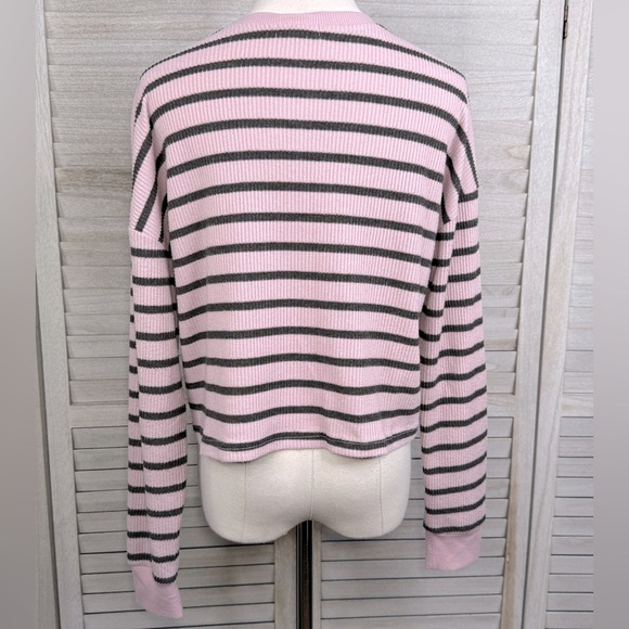 FOREVER 21 Cropped Striped Long Sleeve Knit Tee-Pink/Gray-Small - Picture 2 of 2